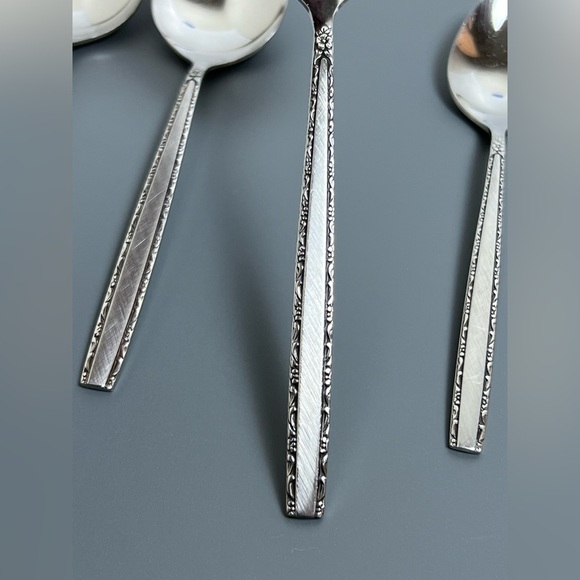 Oneida Community Via Roma Stainless Flatware 4pcs 3 Soup Spoons 1 Teaspoon - Picture 3 of 9